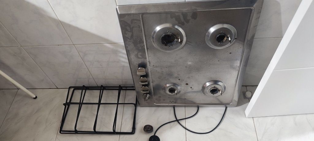 Fogão a funcionar usado