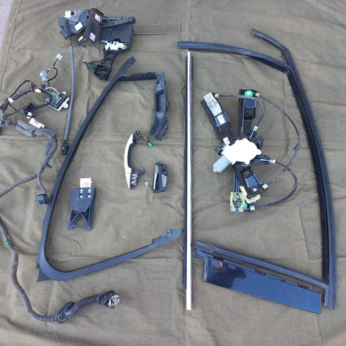 Зовнішня ручка водійських дверей з безключовим доступом FORD FOCUS 3