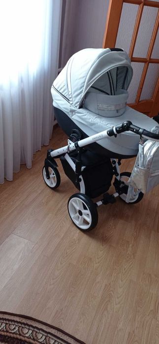 Продам дитячу коляску