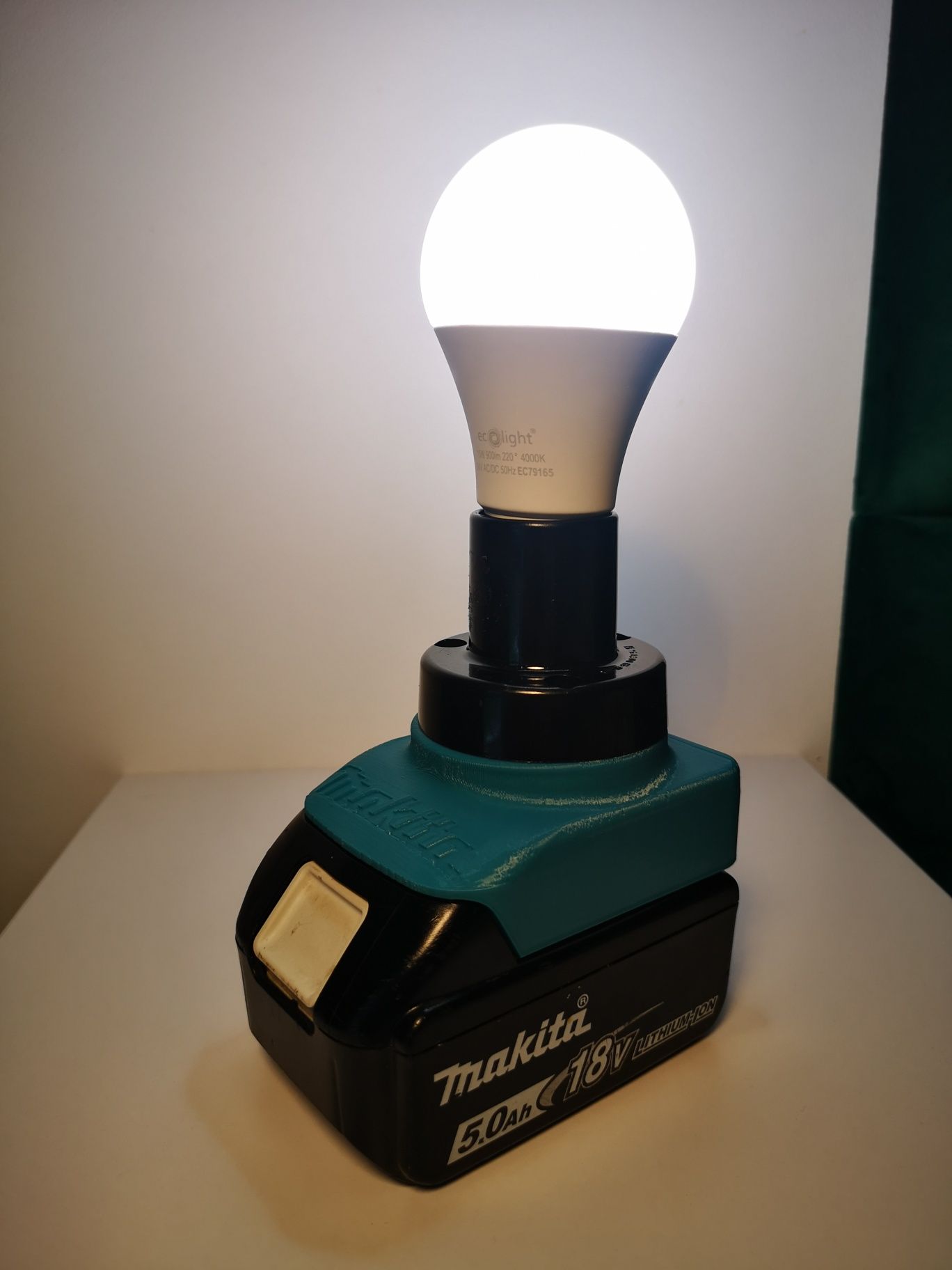 Makita 18v Lxt Lampa na żarówkę e27 z adapterem do akumulatorów