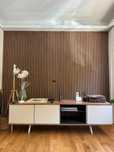 Aplicação papel de parede, painéis decorativos e vinil