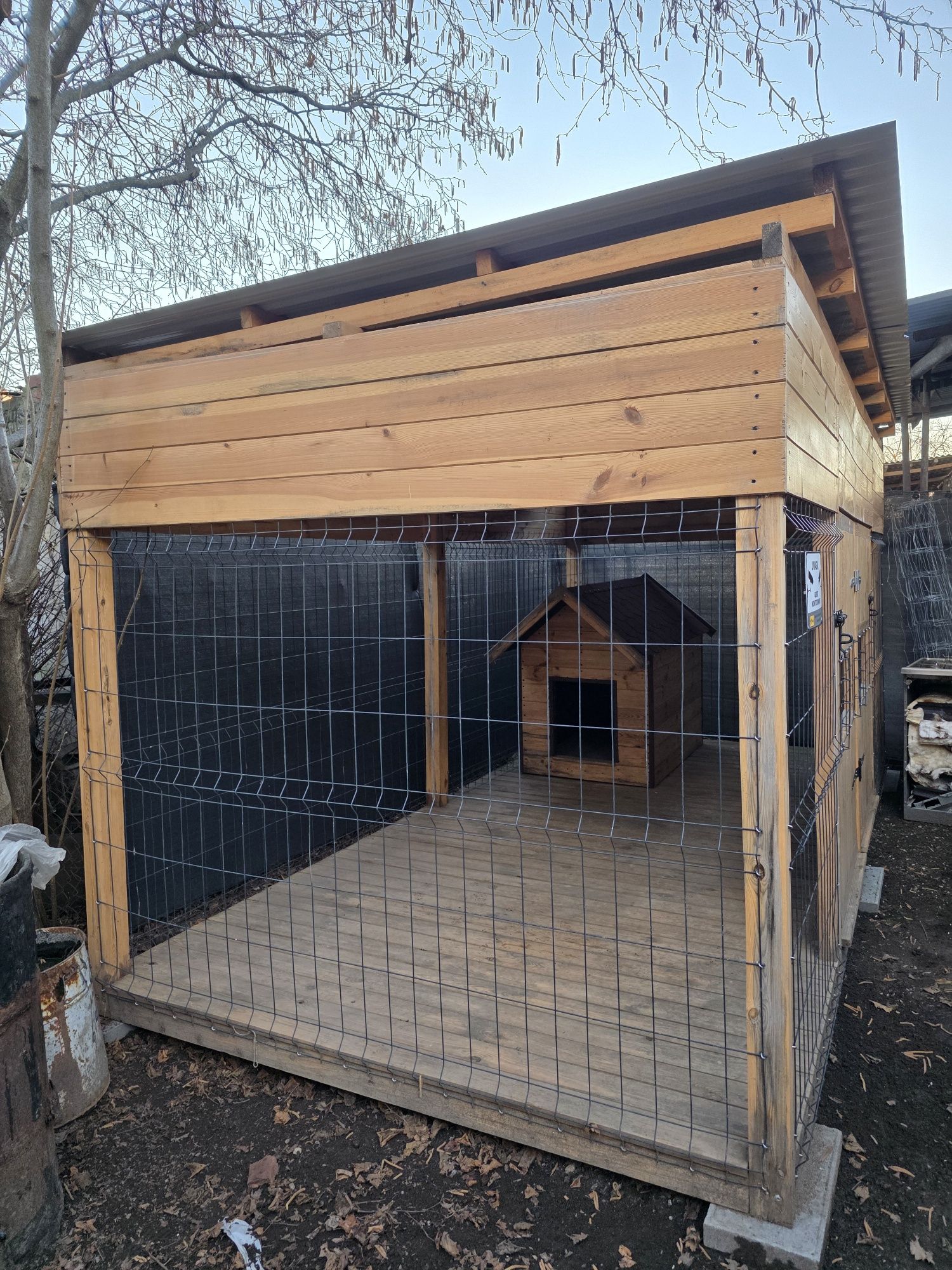 Kojec dla psa z budą 4x2 m