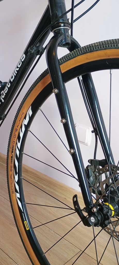 Gravel z prostą kierownicą JUST BIKES r57