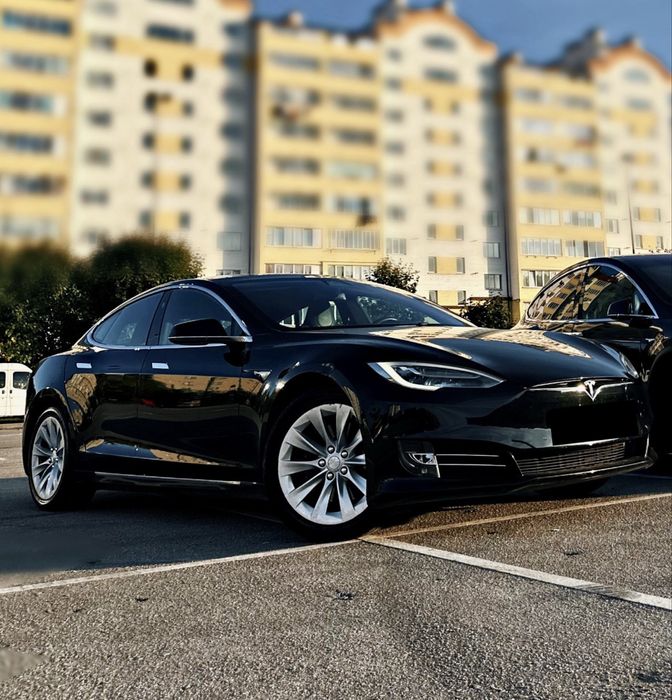 Обміняю диски з резиною R19 Tesla Model S