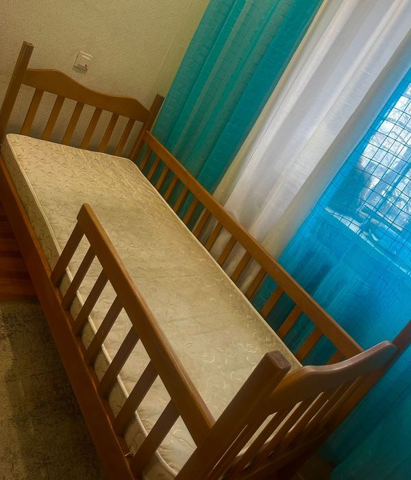 Двухповерхове дитяче дерев'яне ліжко