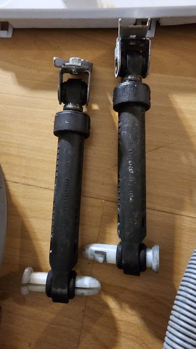 Części zamienne do pralki Indesit IWSE 5125 drzwi sprężyna szudlada