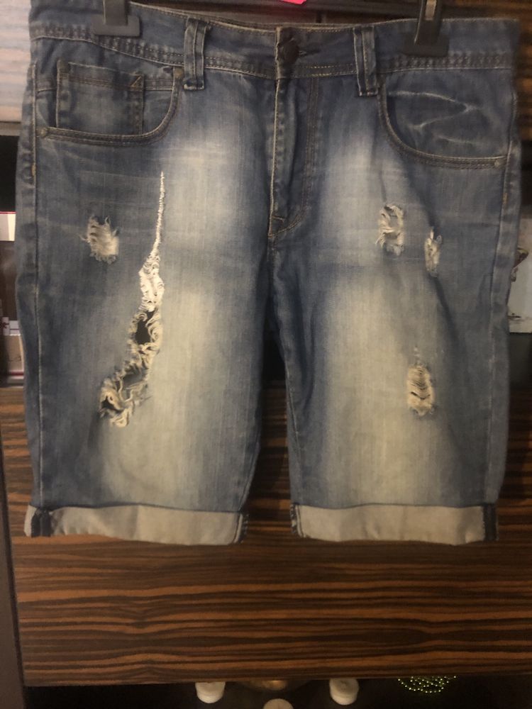 Шорты джинсовые рваные с потертостями