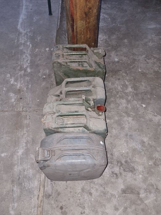 Kanistry metalowe 20 l sztuka.