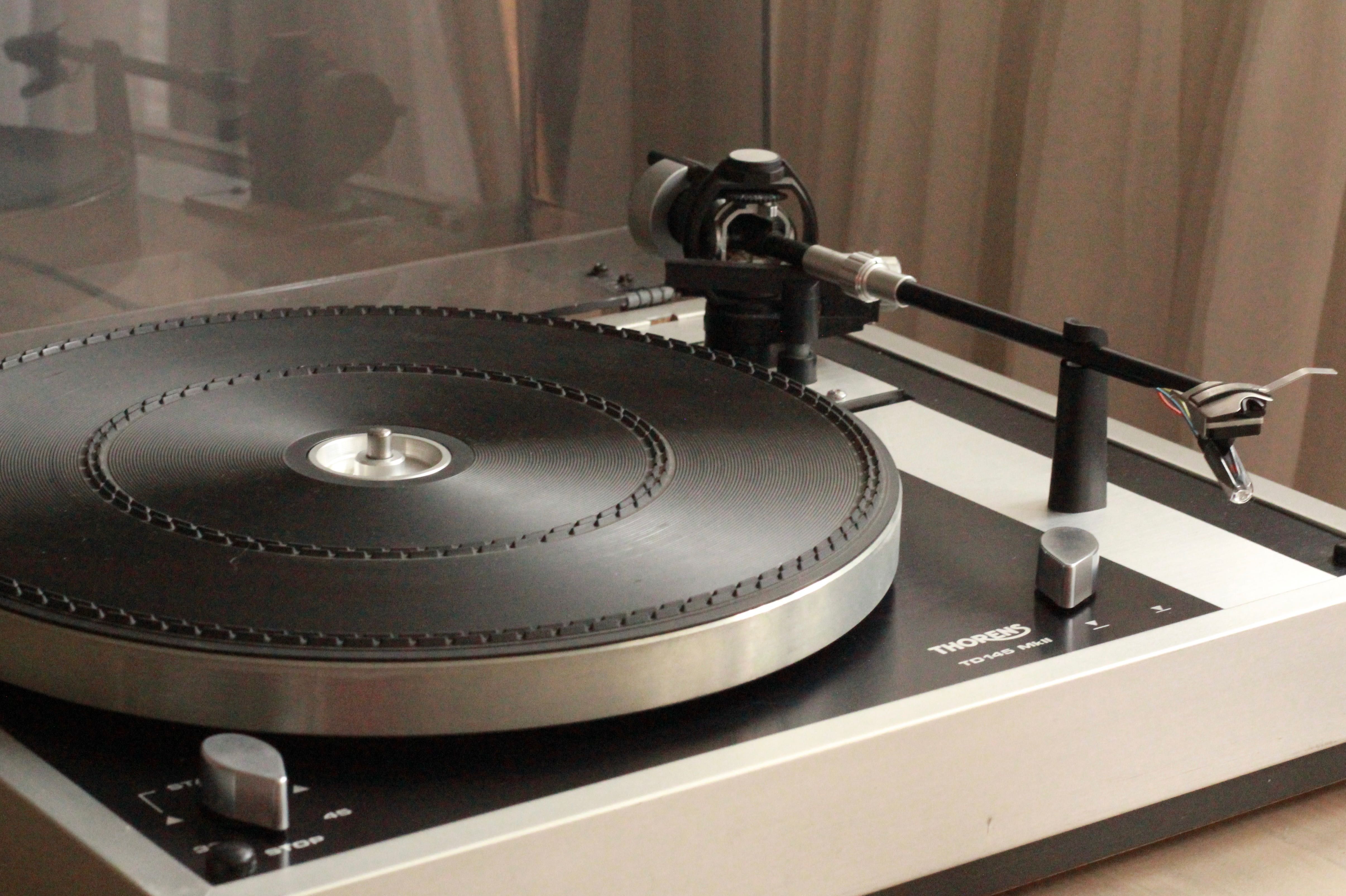 Gramofon Thorens TD 145 Mk II