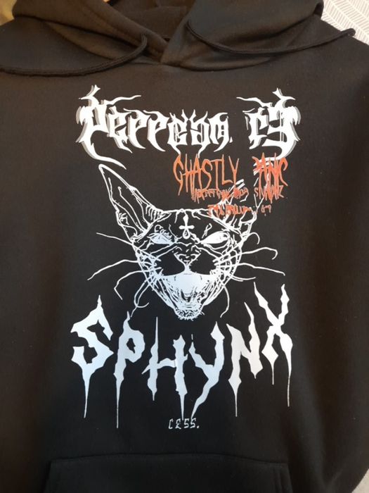 Худи с принтом на флисе.