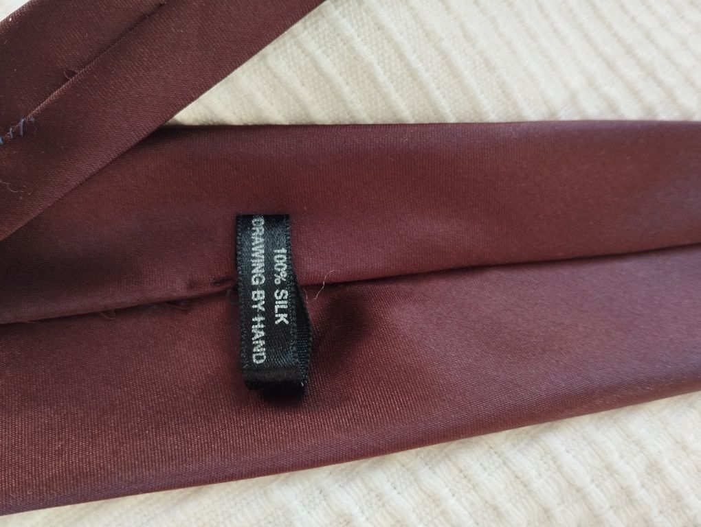 Krawat jedwabny 100% silk bordowy, burgundowy, w statki, łódki, 8,5 cm