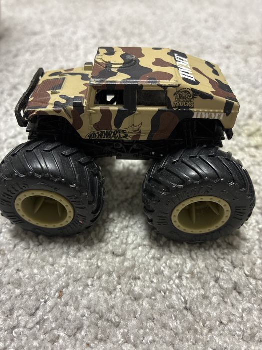 Монстер трек машинки хот вілс