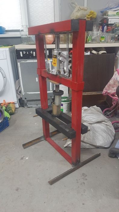 Пристрій для заміни сайлентблоків підшипників