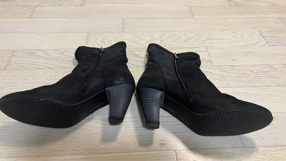 Czarne eleganckie botki