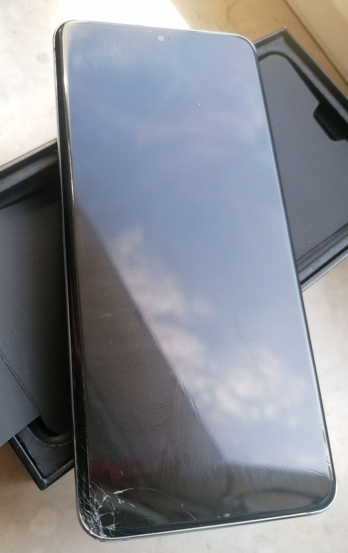 Samsung Galaxy s20 uszkodzony