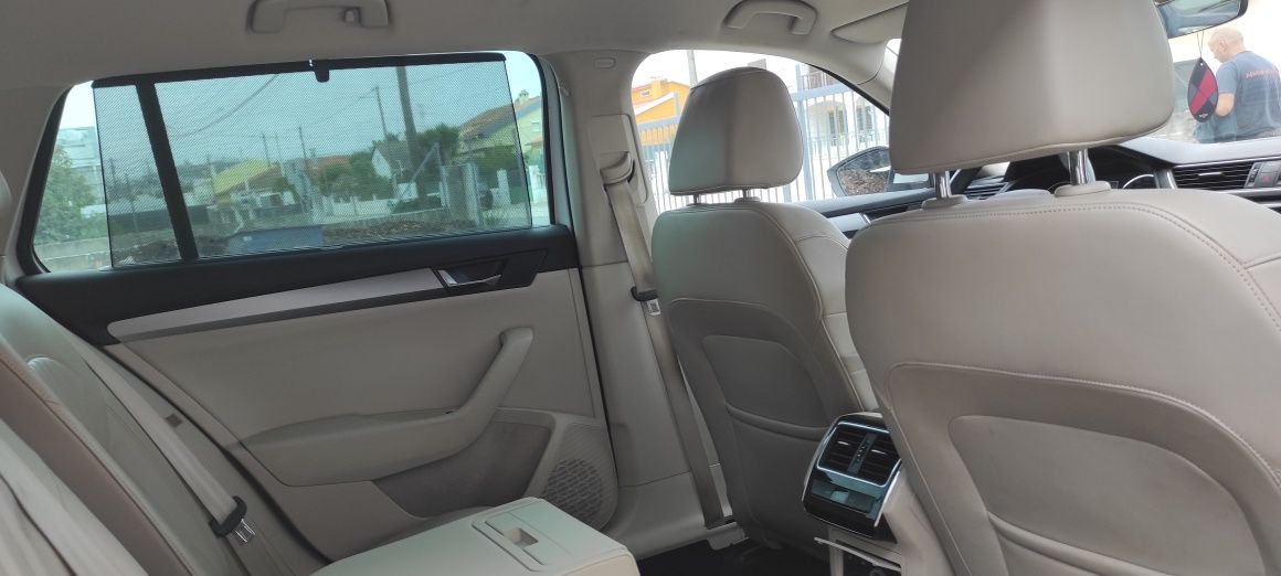 Skoda Superb 1.6 TDI c/ mudanças automaticas