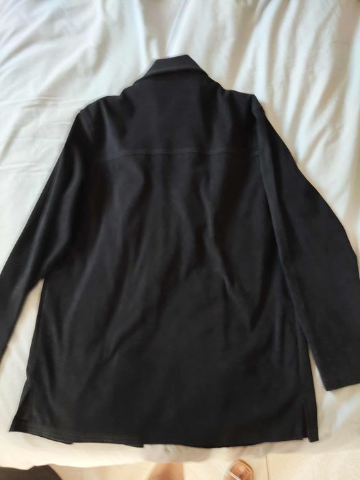 Camisa camiseiro preta, tamanho M de camurça