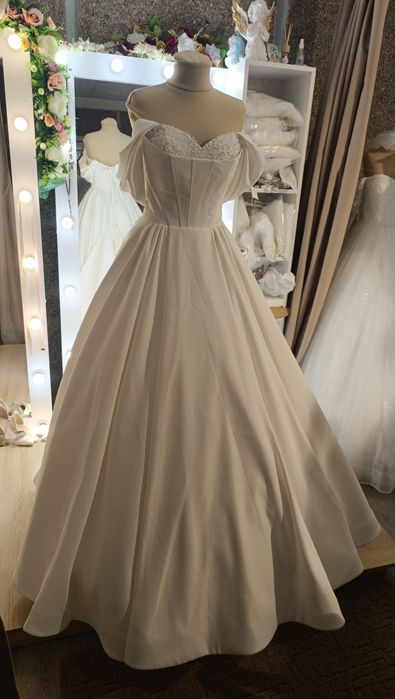 Весільні сукні. Розпродаж