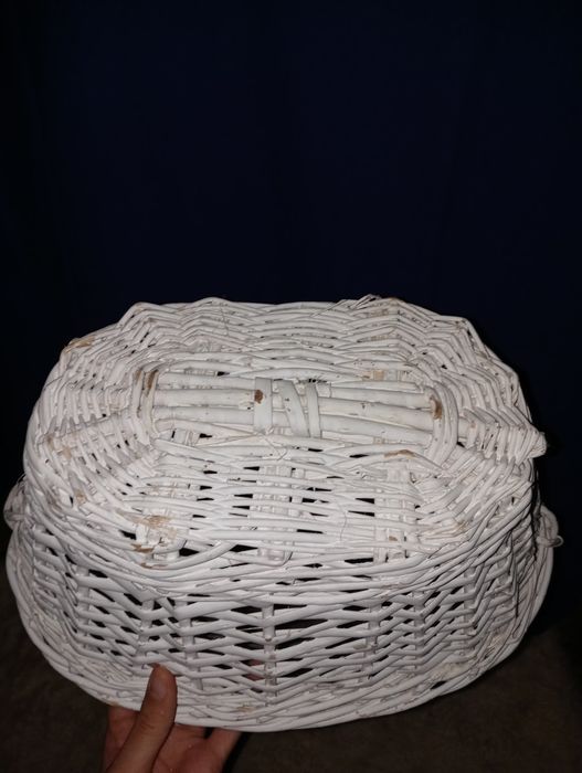 Плетений кошик з великою ручкою