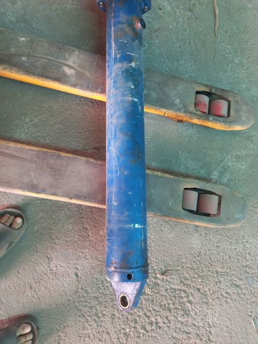 Гидроциліндр , маслоциліндр.