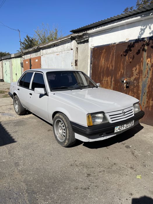 Опель аскона продам срочно !