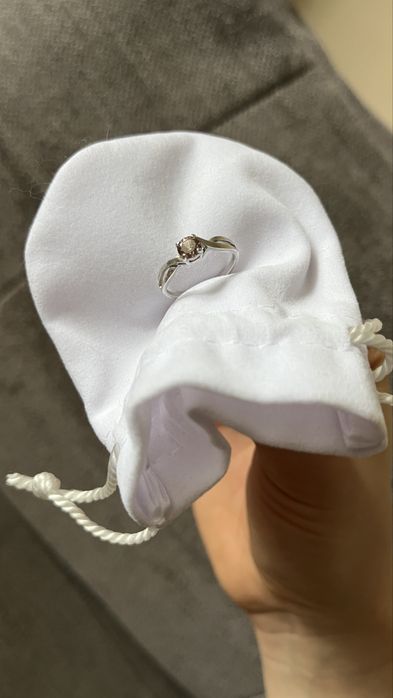 Срібна каблучка з рожевим фіанітом 16 розмір