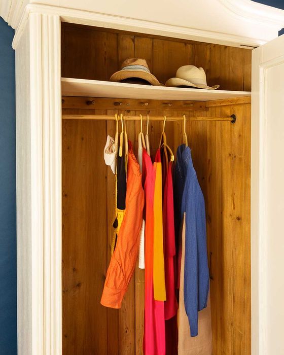 Wyprzedaż - Szafa jednodrzwiowa beżowa antyk