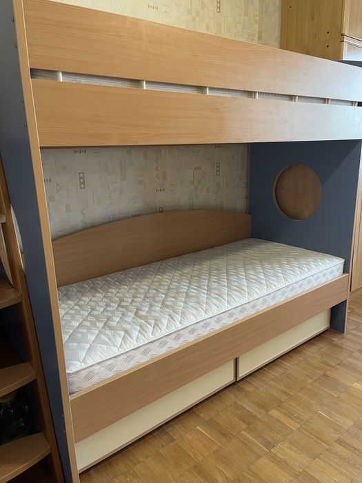 Двоповерхове ліжко