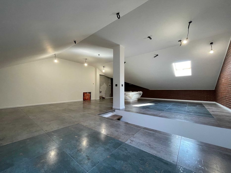 Продам 5 кімнатний будинок 211 кв.м. с. Солуки!