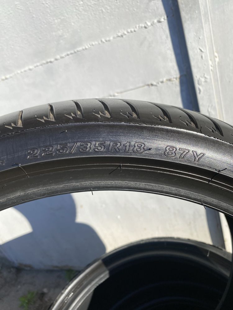 Резина шина гума 225 35 18