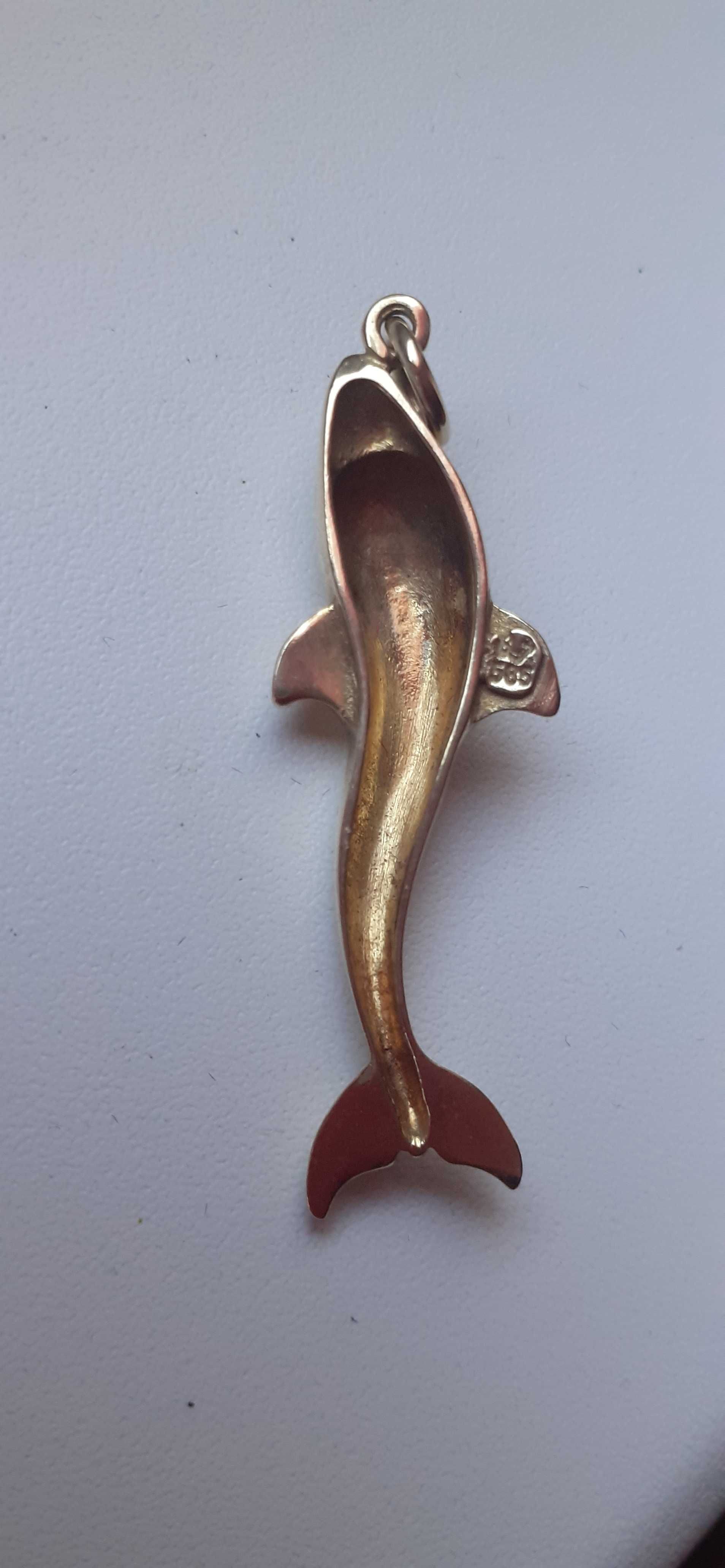 Złoto 585 sygnowane wisior-zawieszka delfin waga 5,7 gram.