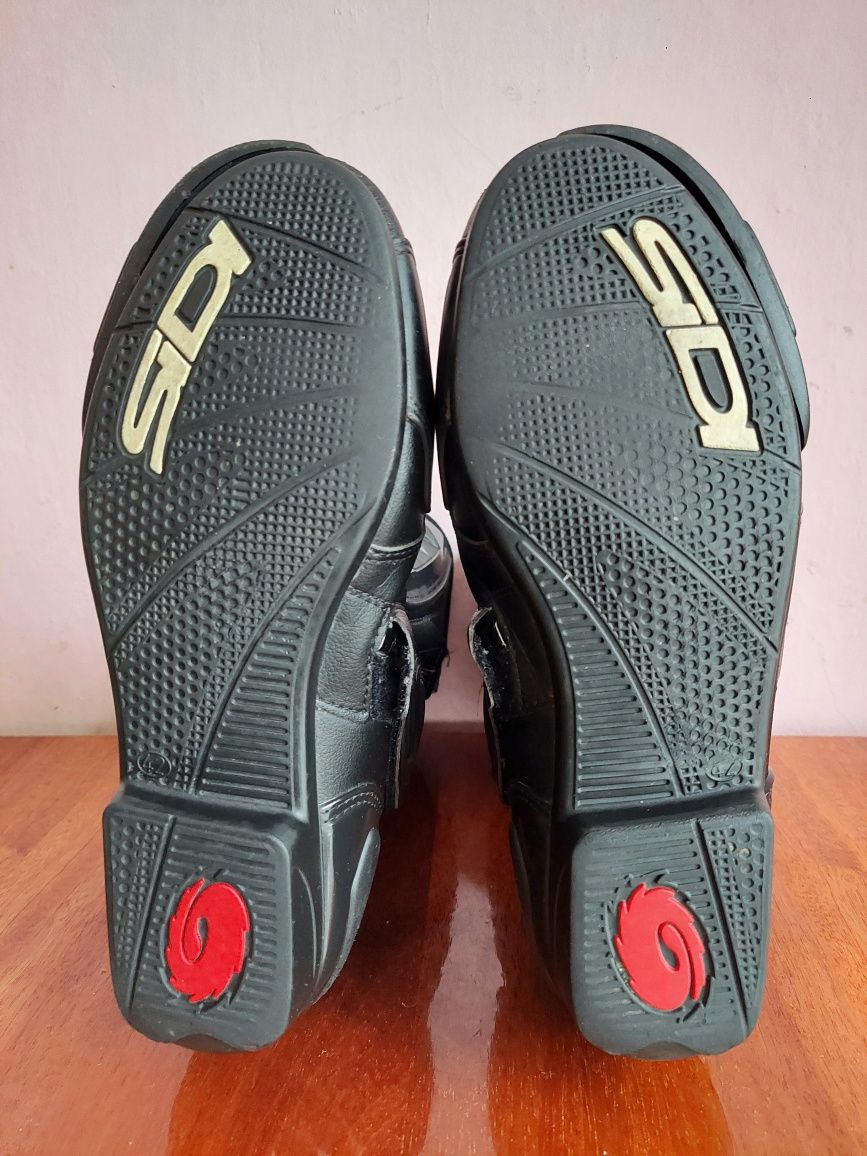 Мотоботи ботинки фірми dainese sidi dautona оригінал 

Розмір по бірці