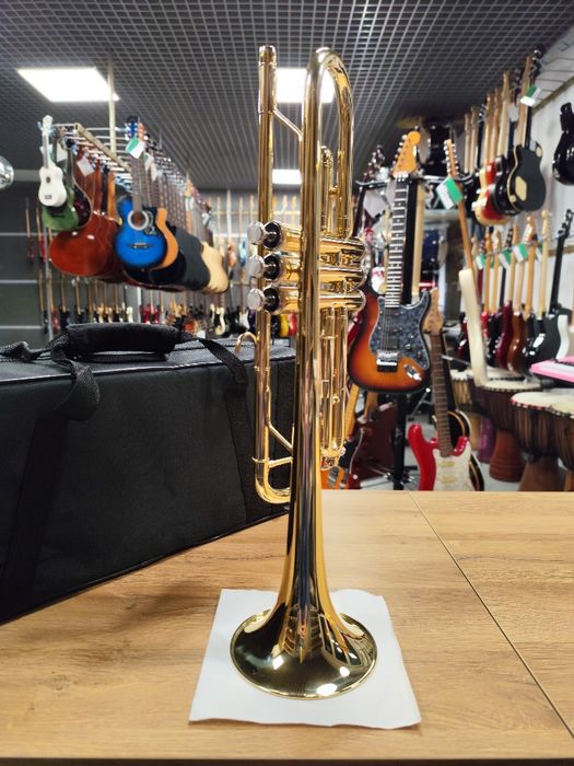 Trąbka z futerałem