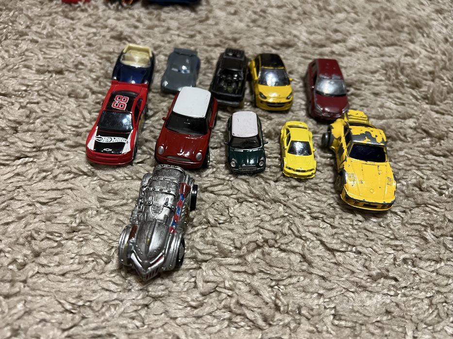 Машинки моделі різні