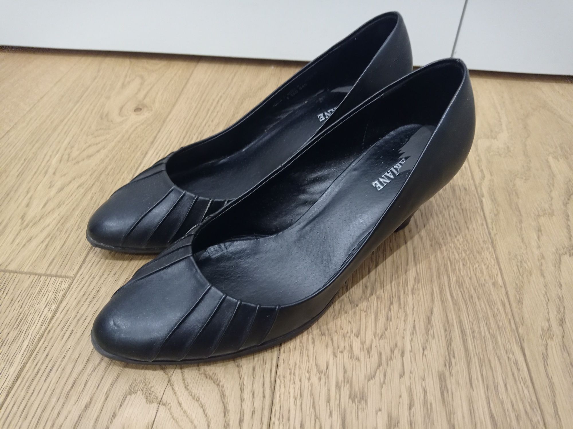 Buty damskie na niskim obcasie rozmiar 39