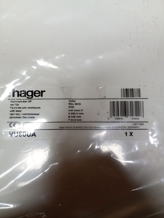 Две дверци от  распределительных щит Hager Volta VU36UA. 
Щит предназн