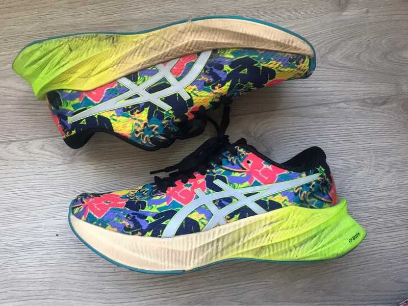 Asics Novablast 3 Lite-Show buty do biegania po asfalcie kolorowe 40