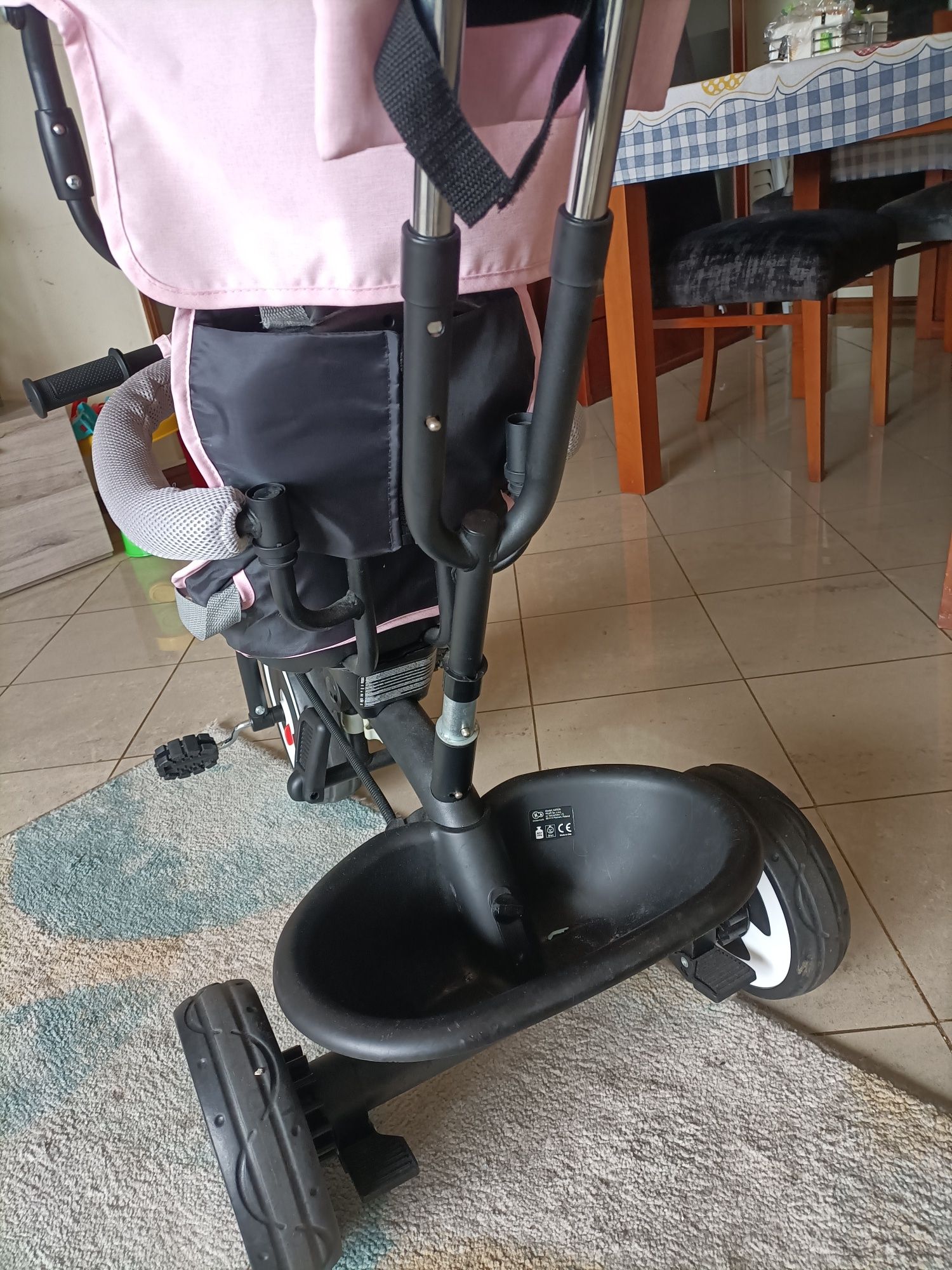 Triciclo rosa usado