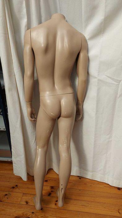 Manequins de homem sem cabeça - variados
