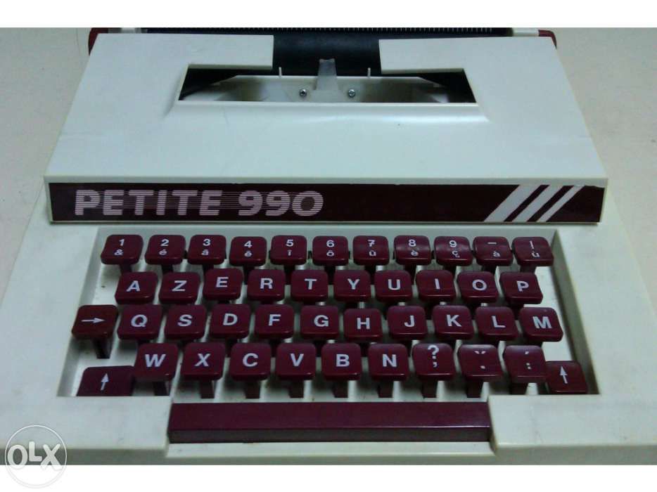 Máquina de Escrever Petite 990
