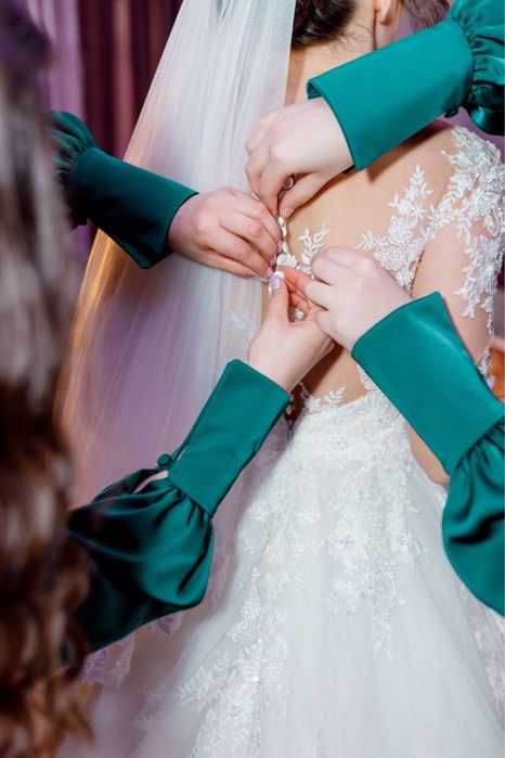 Продам весільне плаття в гарному стані