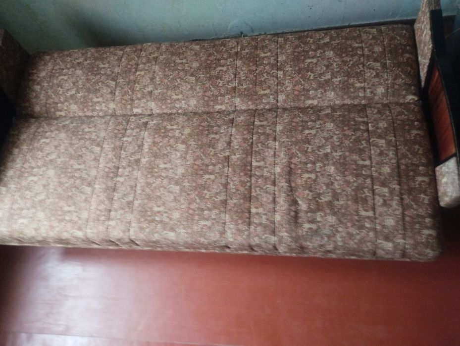 Подам диван, складной.