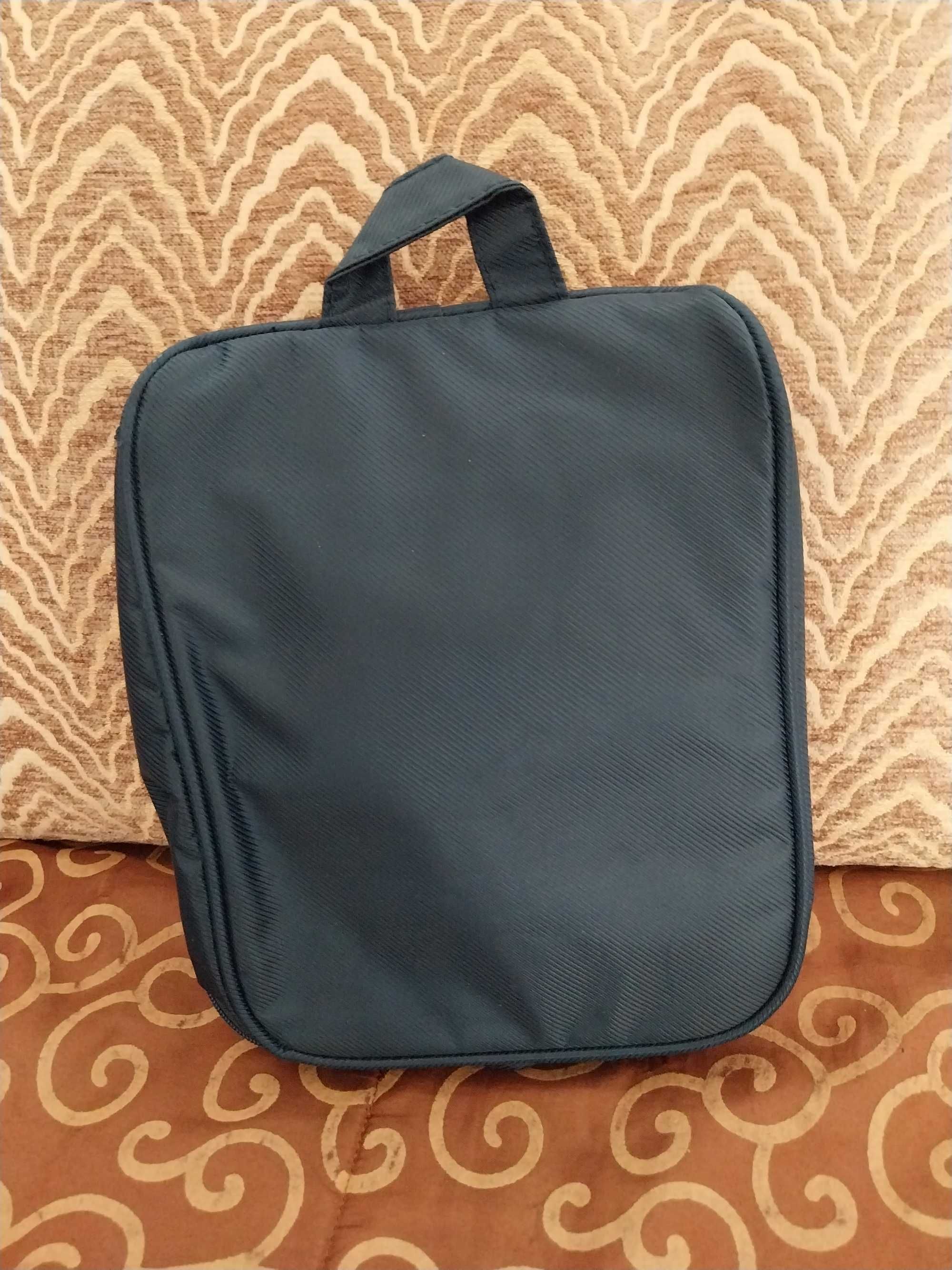 Necessaire Azul / Bolsa, com espelho e ótima para viagens