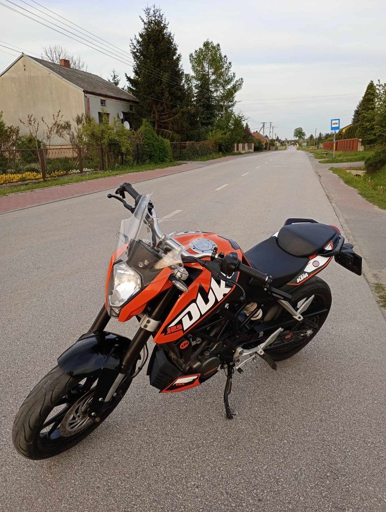 KTM   Duke.  125