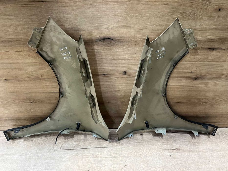 Błotnik przedni lewy prawy Skoda Fabia II Scout kolor 9205