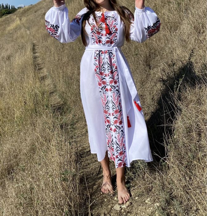 Нова сукня-вишиванка