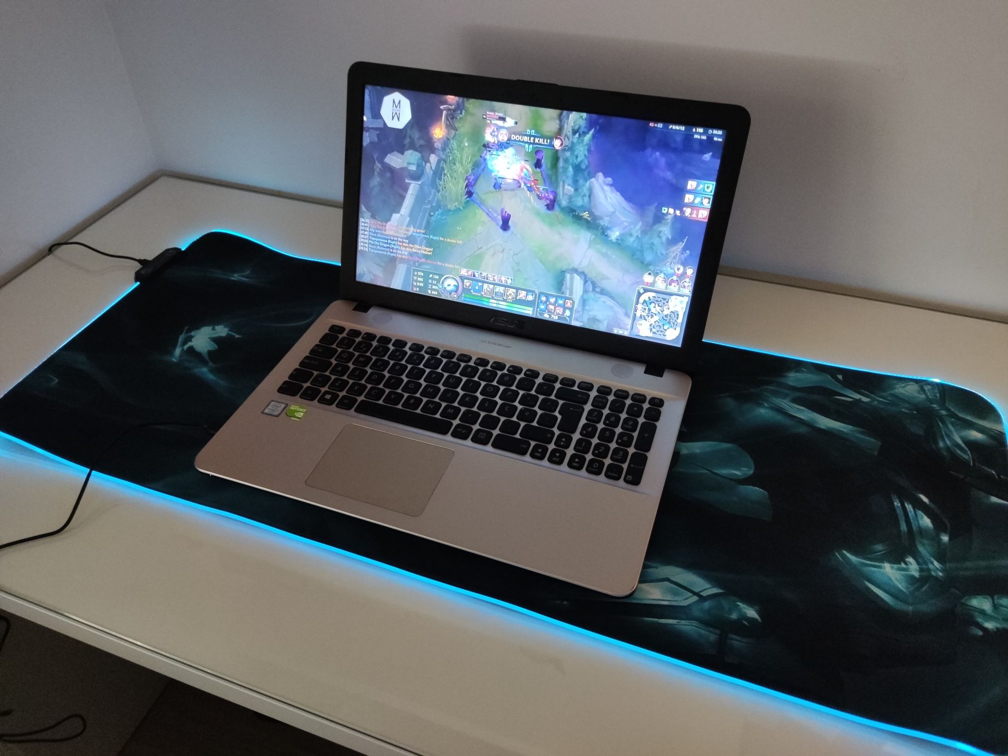 Tapete gaming "League of Legends" XXL com LED