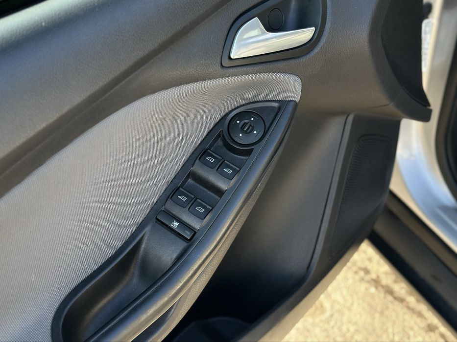 FORD FOCUS 2012 року, 2.0 бензин, автомат, передній привід.