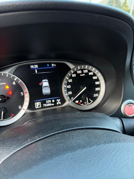 Nissan Navara salon polska Najbogatrza wersja wyposazenia