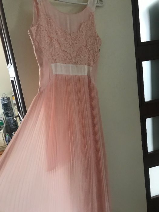 Sukienka koktajlowa Ted Baker z koronki i szyfonu zjawiskowa na wesel